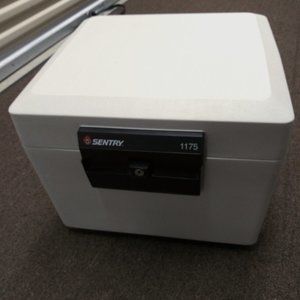 Sentry 1175 Portable Safe